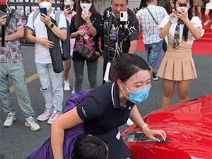 这瑜伽需要陪练吗？有这身材看什么脸