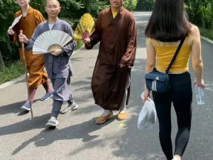 ​女菩萨，请留步